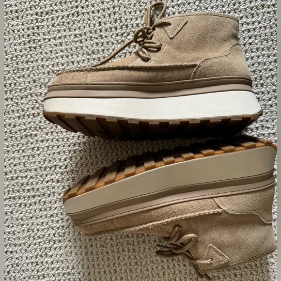 UGG Marin Bootie - Size 8 - Like New/No Wear - Picture 6 of 11